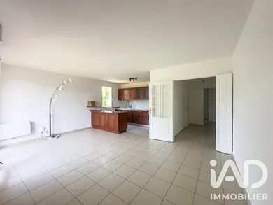 Apartment in Combs-la-Ville (77380)