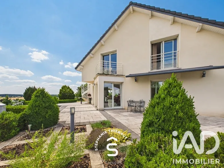 Maison 9 pièces 260 m² · à Saint-Gorgon · 259,7 m² · 450 000 €