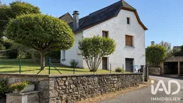Maison de village à Saint-Félix-de-Lunel (12320)