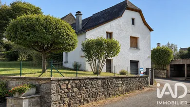 Maison de village à Saint-Félix-de-Lunel (12320)