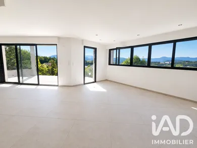 Architectural house in Gap (05000)