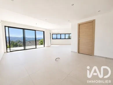 Architectural house in Gap (05000)