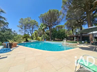 Domaine à Roquebrune-sur-Argens (83520)