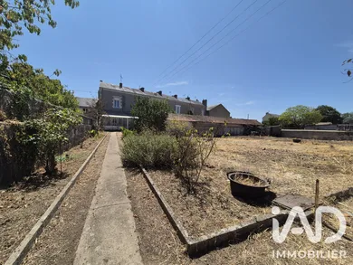 Townhouse in Thouars (79100)