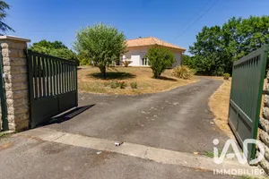 Maison traditionnelle à Aizenay (85190)