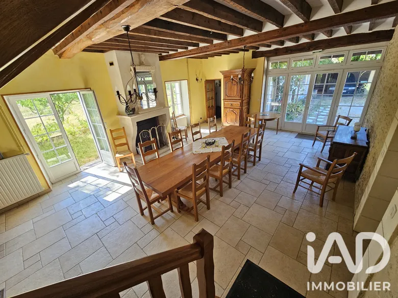 Maison 15 pièces 381 m² · à Montigny-la-Resle · 381 m² · 420 000 €