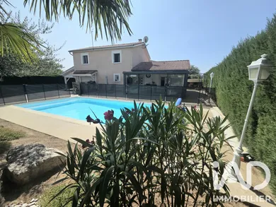 House in Charnas (07340)