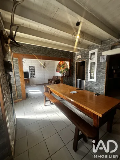 Maison de campagne à Val d'Arcomie (15320)