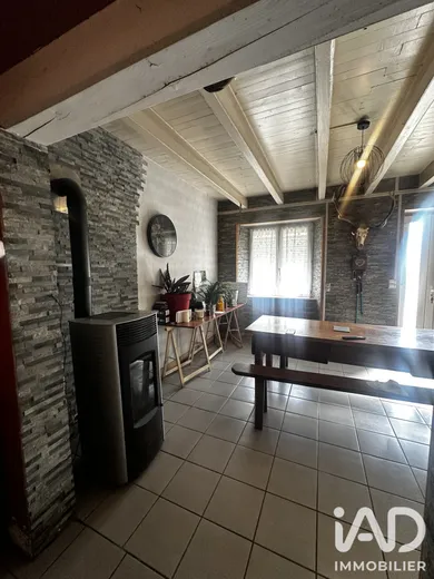 Maison de campagne à Val d'Arcomie (15320)