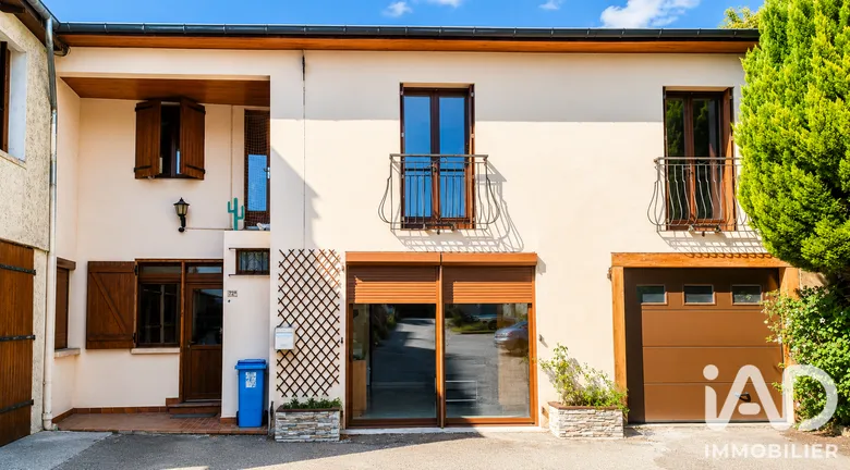 Maison 8 pièces 159 m² · à Lons-le-Saunier · 159 m² · 135 000 €