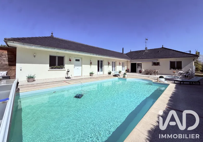 Maison 7 pièces 174 m² · à Saint-Lyé · 174 m² · 425 000 €