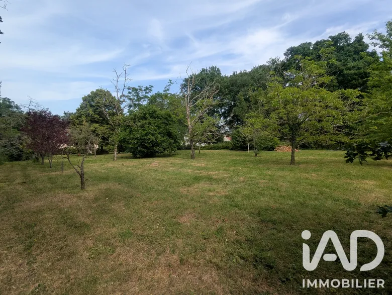 Terrain 1643 m² · à Esvres · 135 000 €