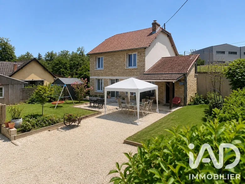 Maison 10 pièces 198 m² · à Saint-Geniès · 198 m² · 395 000 €