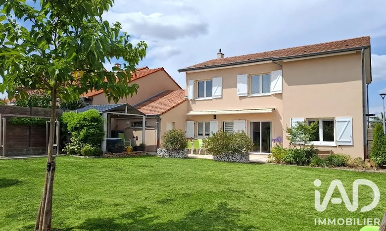 Maison 7 pièces 154 m² · à Saint-Privat-la-Montagne · 154 m² · 345 000 €