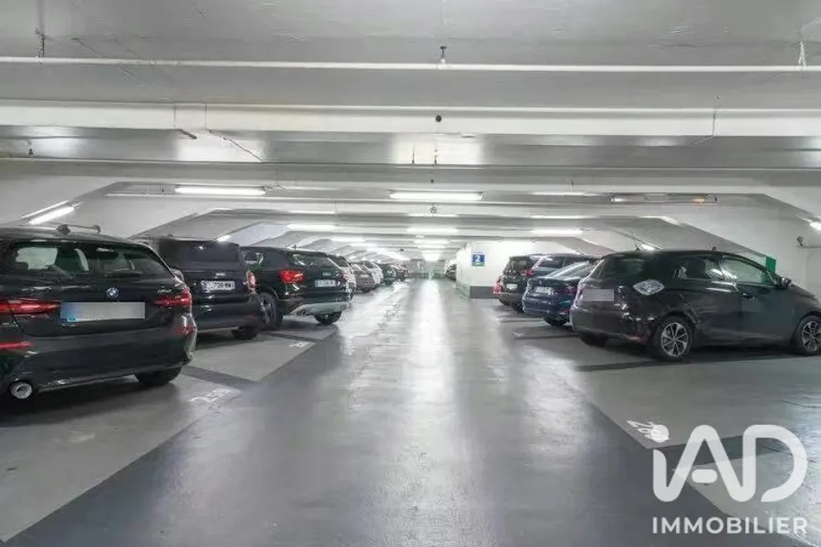 Parking à Paris (75009) photo 3