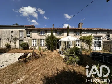 Traditional house in Valdelaume (79110)