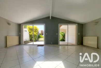 Townhouse in Carbon-Blanc (33560)