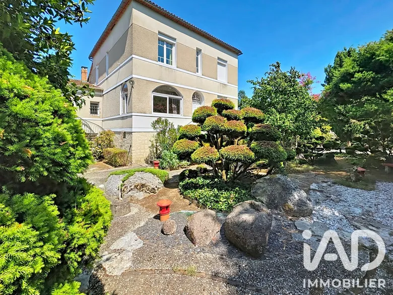 Immeuble 400 m² · à Montbron · 400 m² · 465 000 €