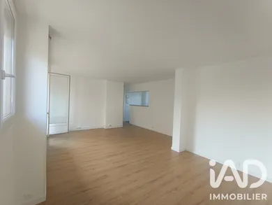 Apartment in Sainte-Geneviève-des-Bois (91700)