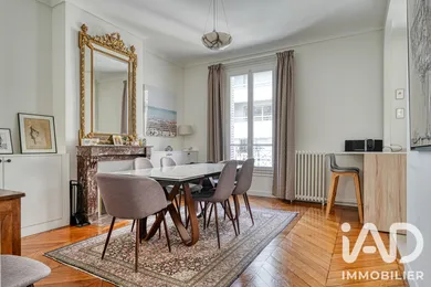 Apartment in Paris (75017)