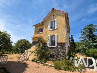 Maison d'architecte à Marsat (63200)