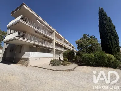 Appartement à Saint-Cyr-sur-Mer (83270)