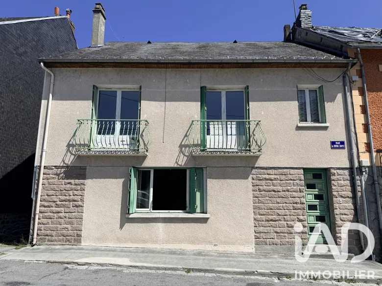 Immeuble 2 pièces 160 m² · à La Courtine · 160 m² · 61 000 €