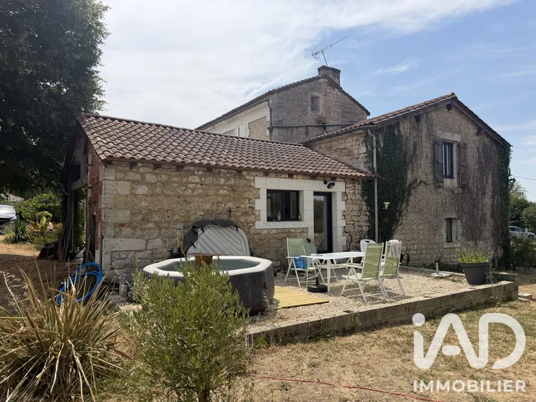 Maison 9 pièces 265 m² · à Angoulême · 265 m² · 374 900 €