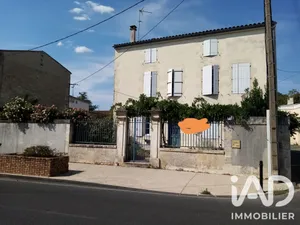 Maison de ville à Surgères (17700)