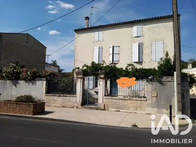 Maison de ville à Surgères (17700)