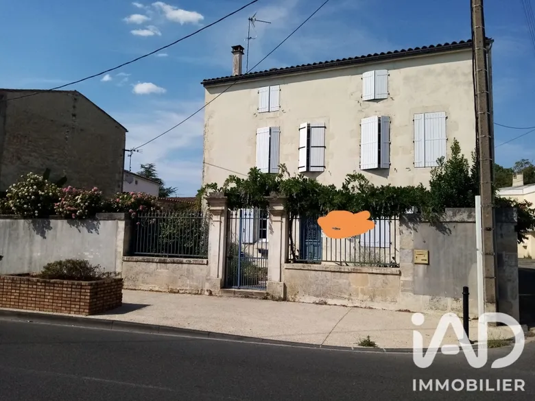 Maison 11 pièces 180 m² · à Surgères · 180 m² · 304 000 €