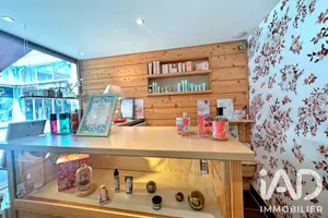 Commercial walls in Cauterets (65110)