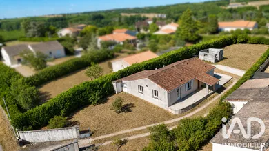 Maison de village à Saint-Saturnin (16290)