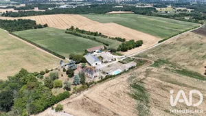 Domain in Saint-Hilaire-du-Bois (17500)