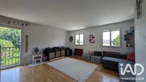 Apartment in Crosne (91560)
