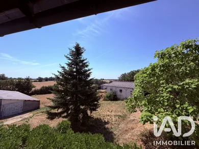 Maison traditionnelle à La Salvetat-Peyralès (12440)
