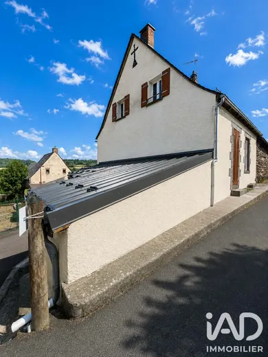 Maison de village à Saint-Pierre-Roche (63210)