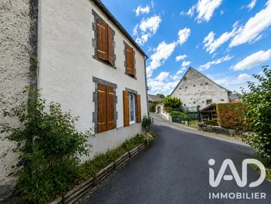 Maison de village à Saint-Pierre-Roche (63210)