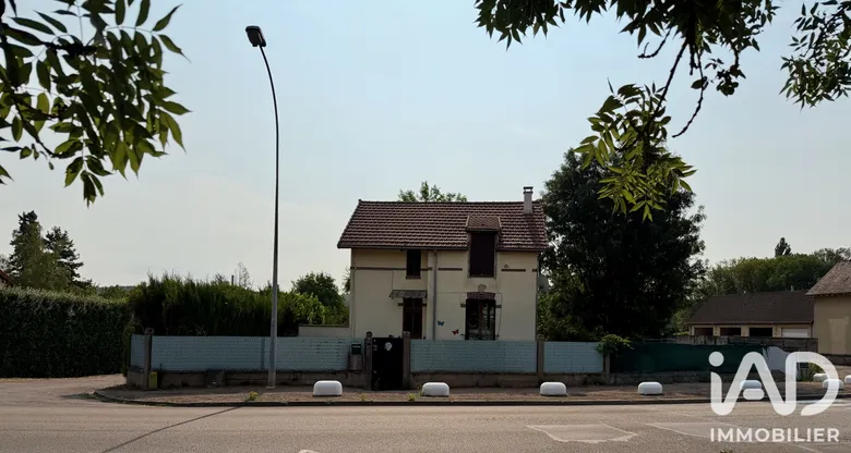 Maison 4 pièces 82 m² · à Saint-Julien-du-Sault · 81,9 m² · 73 000 €