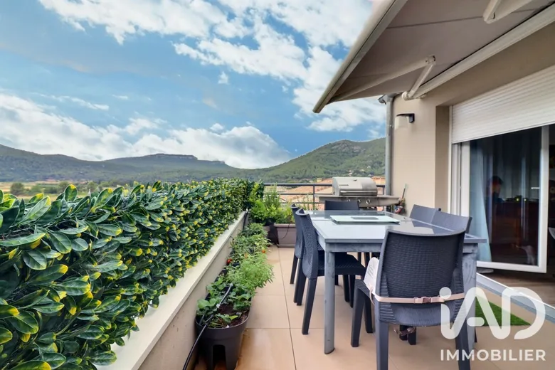 Appartement 3 pièces 90 m² · à Cuges-les-Pins · 90 m² · 390 000 €