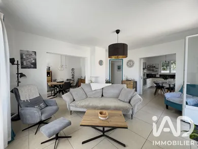 Townhouse in Royan (17200)
