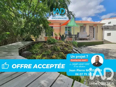 Village house in Grues (85580)