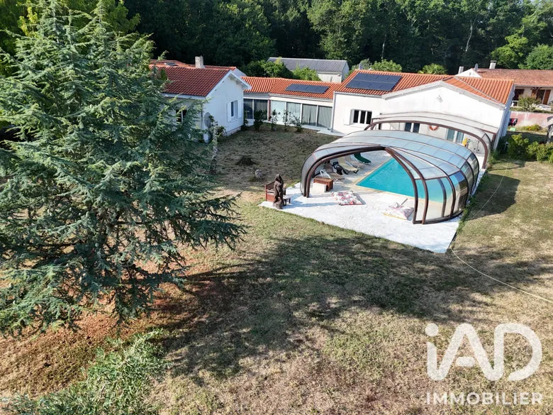 Maison 8 pièces 377 m² · à Grézac · 377 m² · 749 000 €