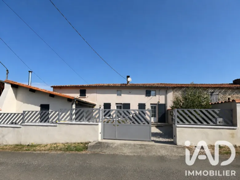 Maison 8 pièces 148 m² · à Saint-Front · 148 m² · 184 500 €