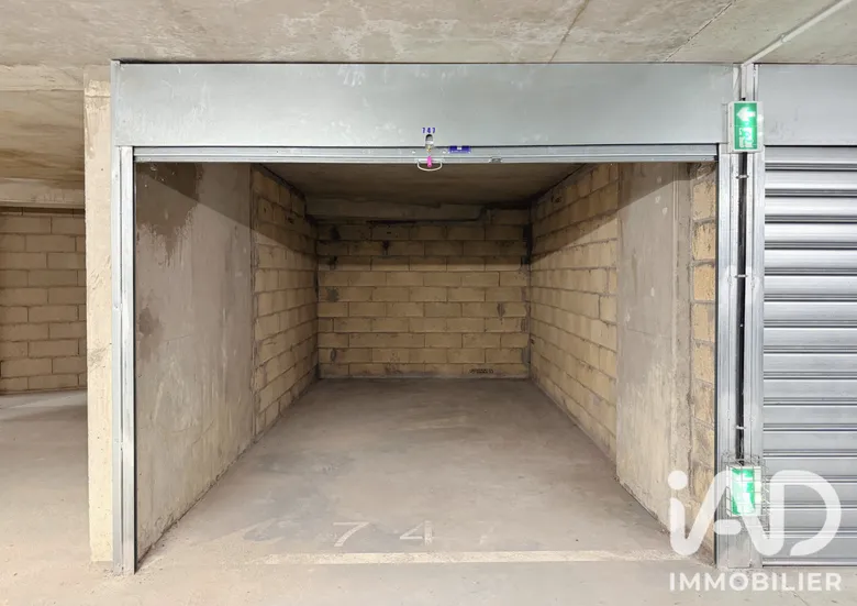 Parking 13 m² · à Paris · 13 m² · 18 700 €