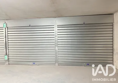 Parking à Paris (75019)