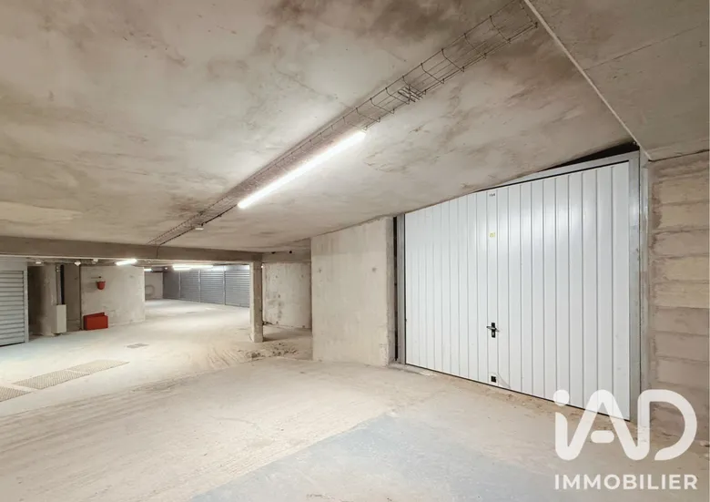 Parking 65 m² · à Paris · 65 m² · 94 000 €
