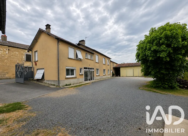 Maison 5 pièces 210 m² · à Le Puy-Notre-Dame · 210 m² · 967 500 €