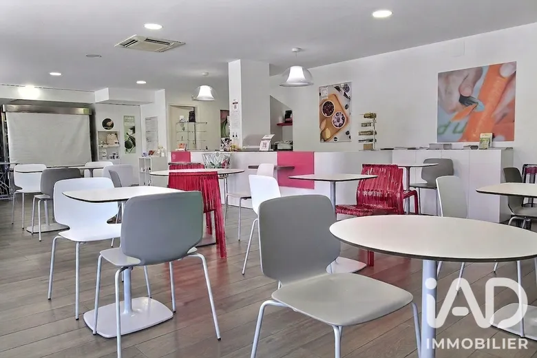 Restauration rapide à Avignon (84140) · 136 m² · 198 000 €