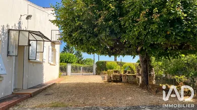 Maison de village à Saint-Même-les-Carrières (16720)